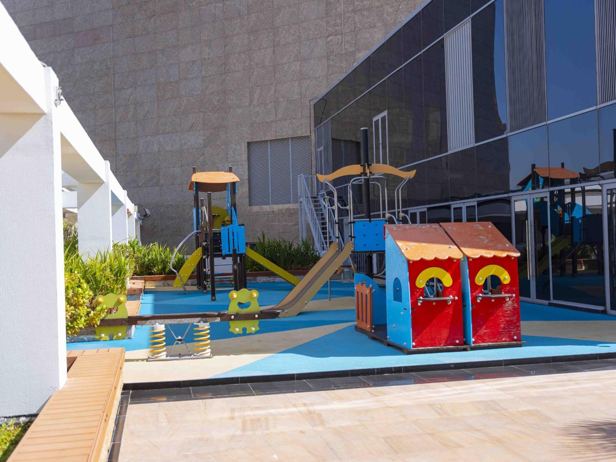 Spacious 1bhk Near Future Museum Apartment *