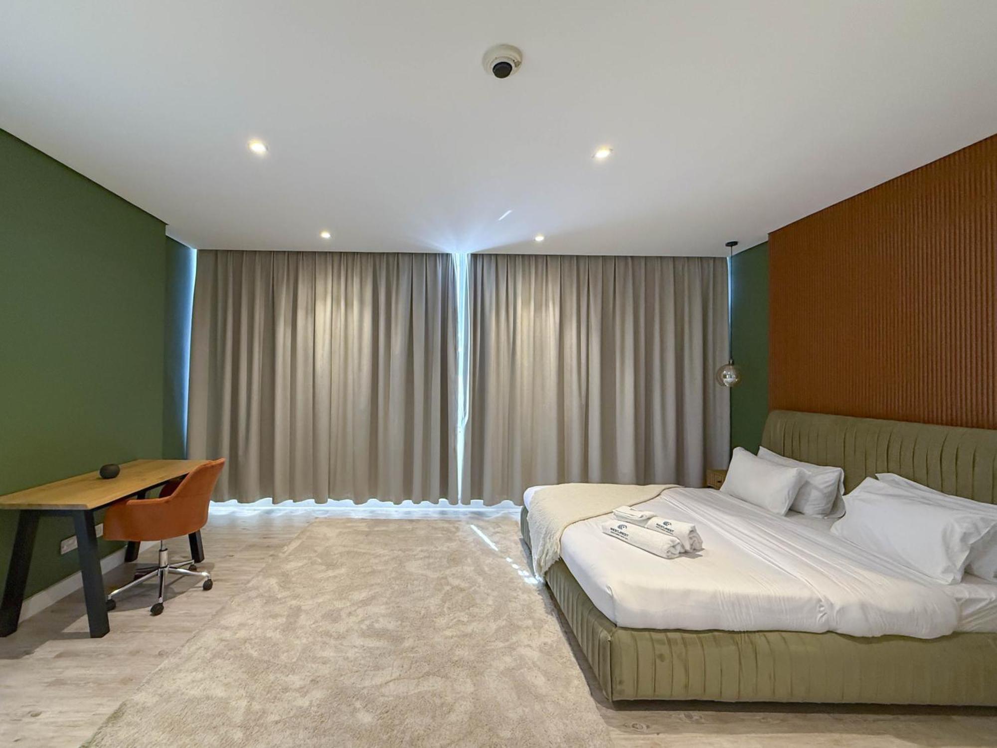 Spacious 1bhk Near Future Museum Apartment